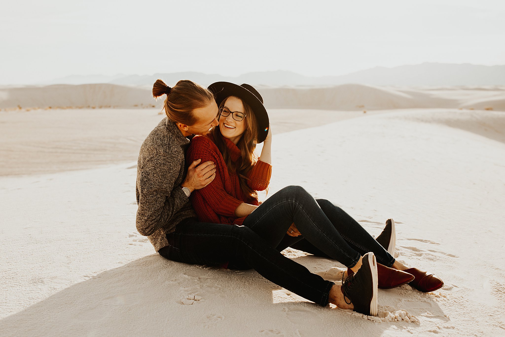 Gorgeous engagement photos at the White Sands National Monument in New Mexico.